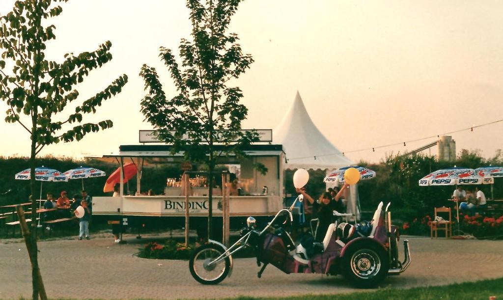 Hotel Karlshof Karlsdorf-Neuthard Extérieur photo